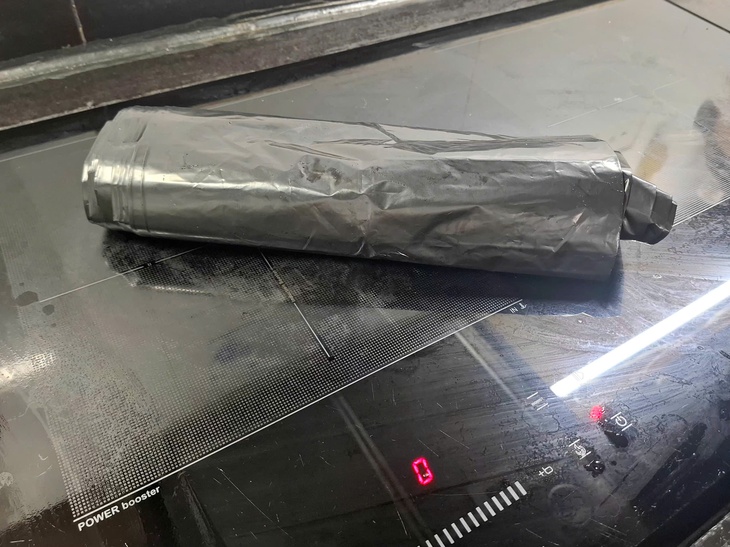 Một cuộn túi nilon khiến cả tầng chung cư Hà Nội mất ngủ lúc rạng sáng- Ảnh 1.