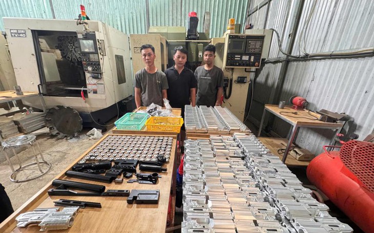 Bắt Nguyễn Ngọc Sơn cầm đầu đường dây chế tạo, mua bán và tàng trữ trái phép vũ khí quân dụng- Ảnh 6.