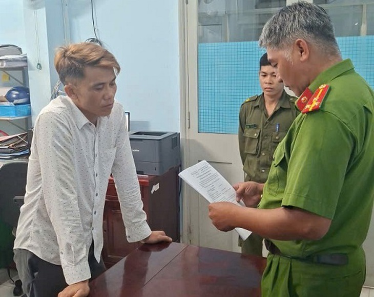 Bắt khẩn cấp đối tượng dùng dao đe dọa, giam lỏng Đoàn thẩm định tài sản thế chấp- Ảnh 1.