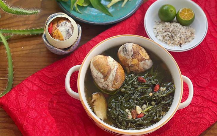 Ăn trứng vịt lộn sai cách khiến huyết áp người cao tuổi tăng vọt- Ảnh 2.