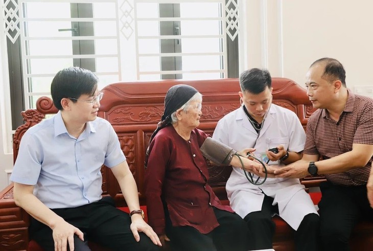 Thanh Hóa: Hơn 1.000 người dân được khám bệnh miễn phí và số hóa dữ liệu sức khỏe- Ảnh 9.