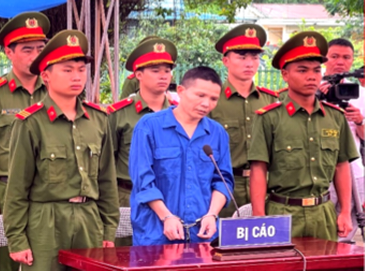 Mâu thuẫn thừa kế đất, Tẩn Vần Lẻng mang theo 3 con dao đi sát hại cháu họ- Ảnh 1.