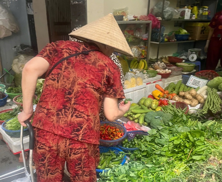 Rau xanh, đậu phụ tăng giá trong những ngày nắng nóng- Ảnh 1.