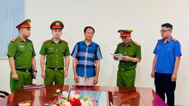 Bắt tạm giam 3 nguyên cán bộ thuế Lào Cai liên quan sai phạm thu phí cửa khẩu- Ảnh 1.