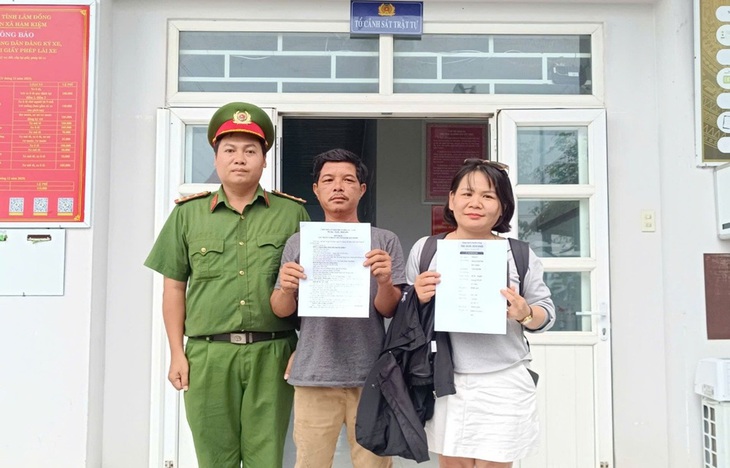 Công an Lâm Đồng giúp hai người dân nhận lại hơn nửa tỷ đồng chuyển khoản nhầm- Ảnh 2.