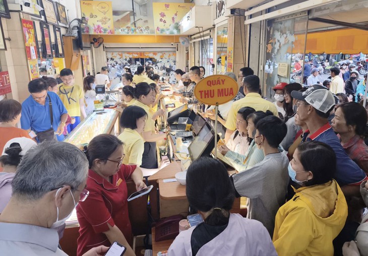 Giá vàng sáng 9/6 giằng co, chênh lệch mua - bán SJC hơn 5 triệu đồng/lượng- Ảnh 1.