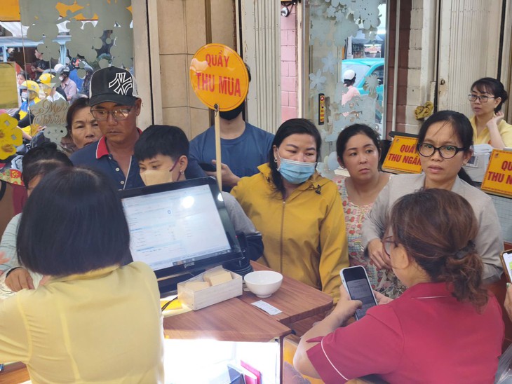 Giá vàng sáng 9/6 giằng co, chênh lệch mua - bán SJC hơn 5 triệu đồng/lượng- Ảnh 2.