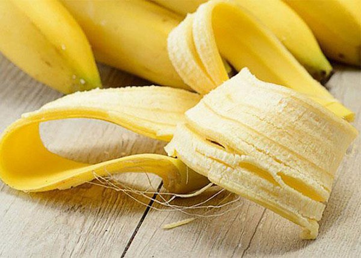 5 cách đơn giản dùng vỏ chuối dưỡng ẩm tóc khô xơ tại nhà- Ảnh 1.