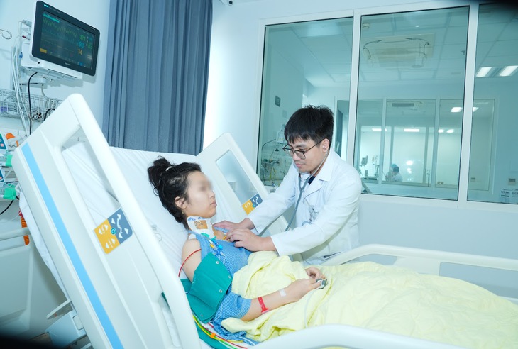 Bệnh viện Bạch Mai Ninh Bình cứu 2 bệnh nhân sốc phản vệ nguy kịch, một ca sau ăn hải sản- Ảnh 1.