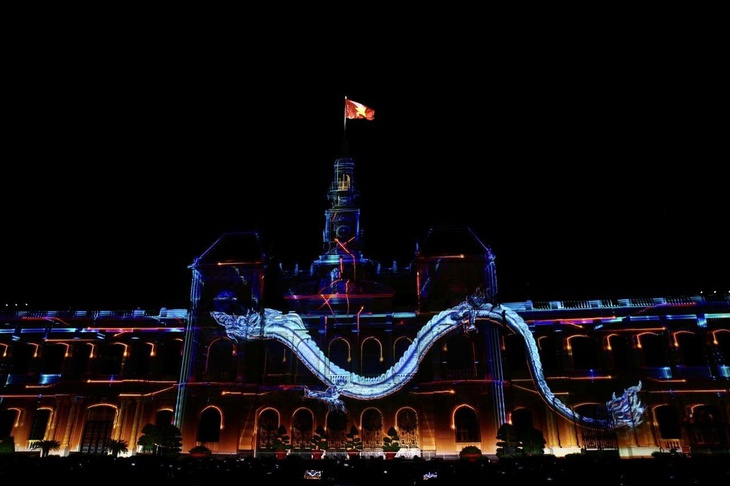 TPHCM rực sáng với 'đại tiệc' 3D Mapping kỷ niệm 50 năm mang tên Bác- Ảnh 2.