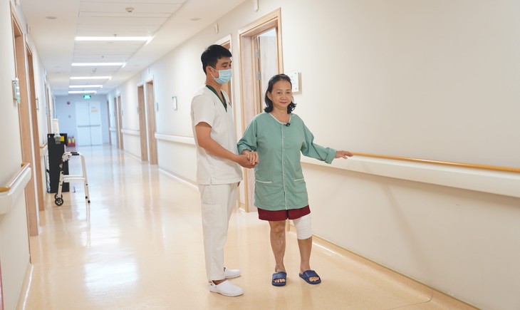 Làm chủ công nghệ phẫu thuật robot toàn diện, Vinmec Đà Nẵng tạo đột phá cho y học miền Trung - Ảnh 1.