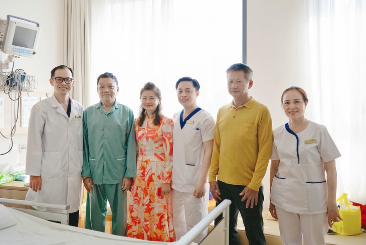 Loại bỏ khối u não 8 cm, bệnh nhân Campuchia tự đi lại chỉ sau 2 ngày phẫu thuật - Ảnh 1.