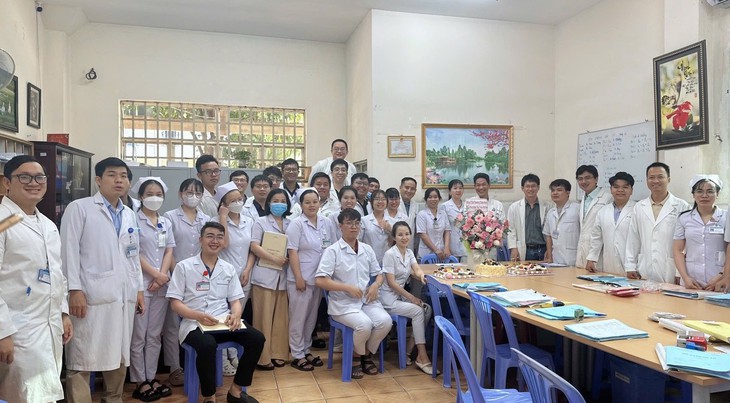 Trò chuyện với 'phù thủy' vi phẫu Võ Thái Trung: Sau ‘bão’ tôi vẫn chọn đứng trong phòng mổ - Ảnh 5.