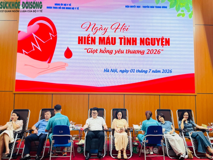 Cân bộ, viên chức Cơ quan Bộ Y tế tham gia hiến máu tình nguyện - Ảnh 2.