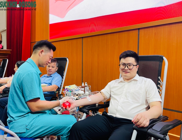 Cân bộ, viên chức Cơ quan Bộ Y tế tham gia hiến máu tình nguyện - Ảnh 3.