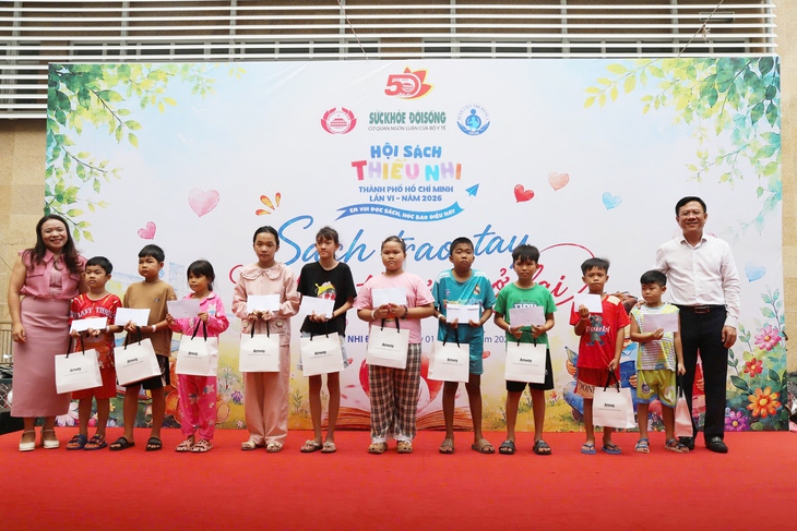 Hàng trăm bệnh nhi đón ngày hội sách đặc biệt ngay trong bệnh viện- Ảnh 7.