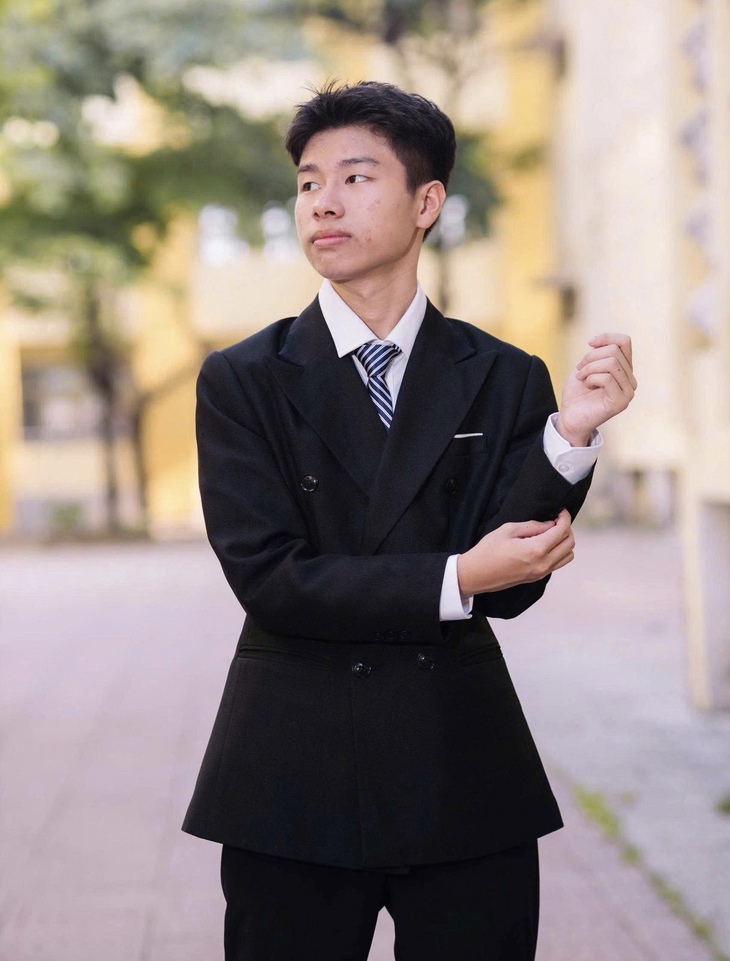Nam sinh Quảng Trị và cú "bẻ lái" sát ngày thi: Từ khát vọng áo blouse trắng đến danh hiệu Thủ khoa- Ảnh 1.