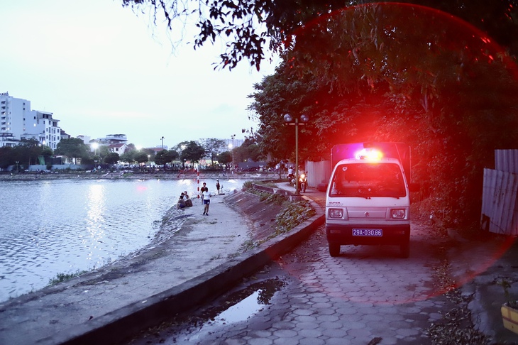 Sau phản ánh, hồ Định Công được kiểm tra, chấn chỉnh trật tự đô thị- Ảnh 7.