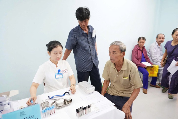 Tỷ lệ người dân tham gia khám sức khỏe định kỳ ở Huế hiện ra sao?- Ảnh 1.