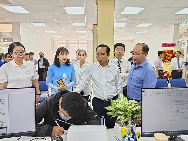 TPHCM nâng mức độ hài lòng của người dân với dịch vụ hành chính- Ảnh 1.