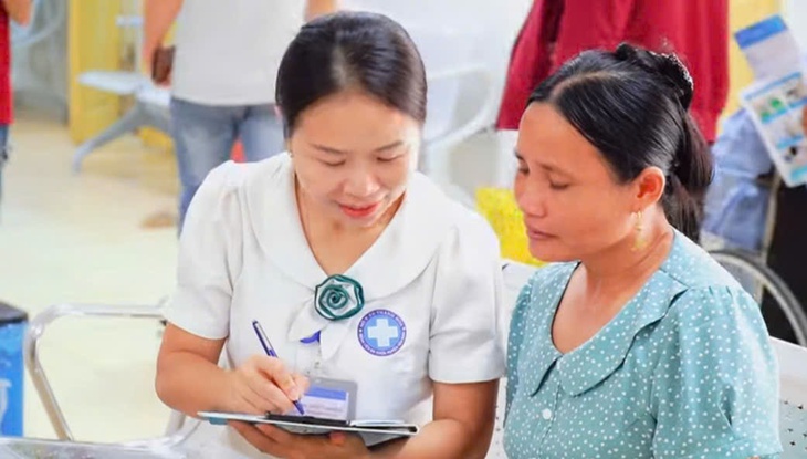 Ngành y tế Thanh Hóa chuẩn hóa kỹ năng giao tiếp, nâng cao sự hài lòng của người bệnh - Ảnh 3.