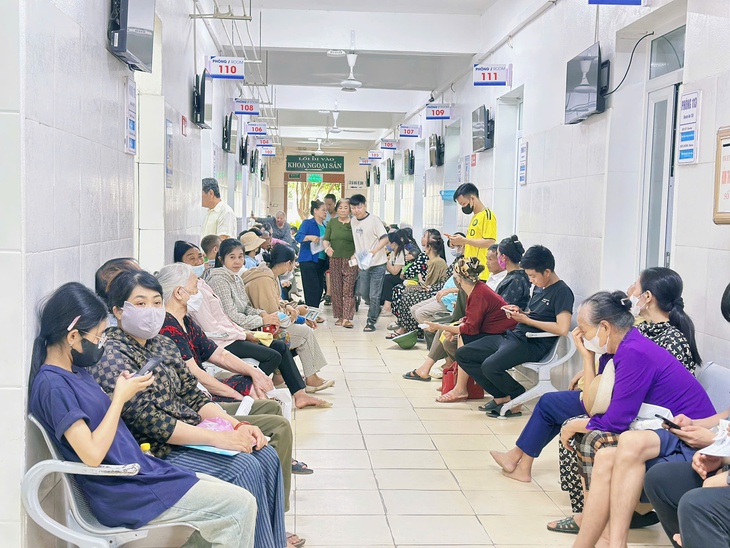 Ngành y tế Thanh Hóa chuẩn hóa kỹ năng giao tiếp, nâng cao sự hài lòng của người bệnh - Ảnh 2.