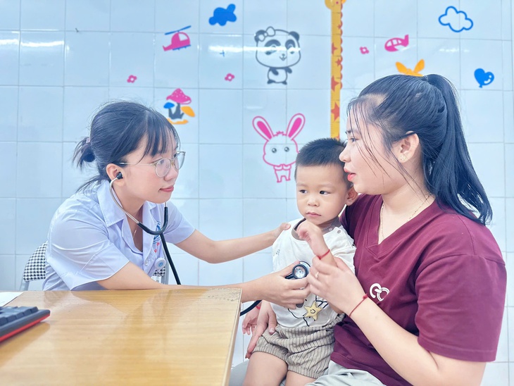 Ngành y tế Thanh Hóa chuẩn hóa kỹ năng giao tiếp, nâng cao sự hài lòng của người bệnh - Ảnh 5.