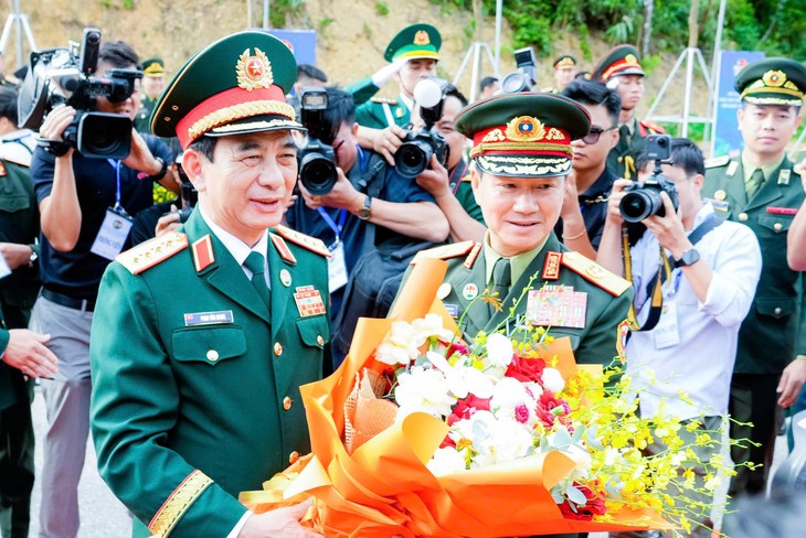 Giao lưu quốc phòng Việt Nam - Lào: Bồi đắp tình hữu nghị từ nơi biên cương- Ảnh 1.