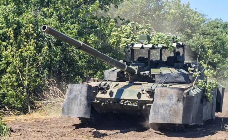 Biến thể xe tăng T-72B3A lần đầu xuất hiện với lớp giáp đặc biệt- Ảnh 1.