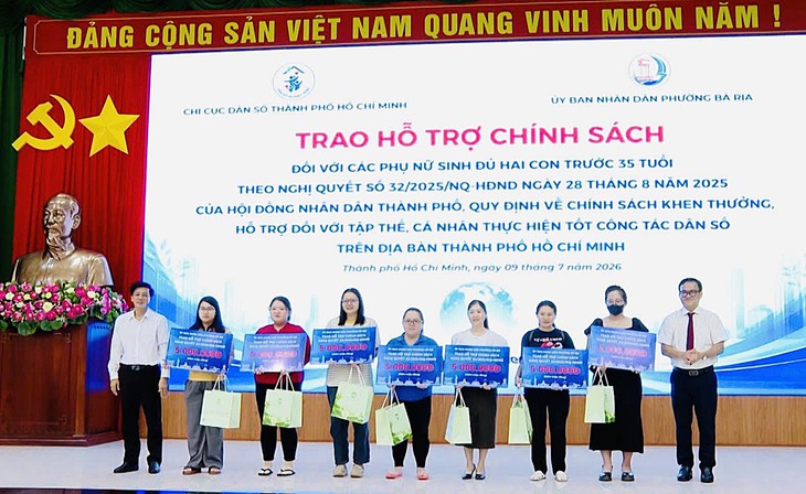 TPHCM có gần 13,8 triệu dân nhưng vẫn đối mặt tình trạng mức sinh thấp kéo dài - Ảnh 2.