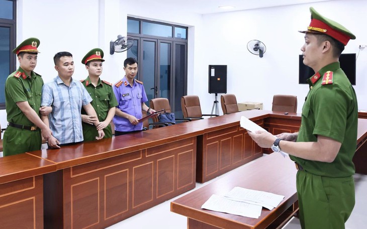 Vụ loạt điểm 10 môn Toán ở Tuyên Quang: Thí sinh biết mình được 'nhắc bài' có thể bị xử lý thế nào?- Ảnh 2.