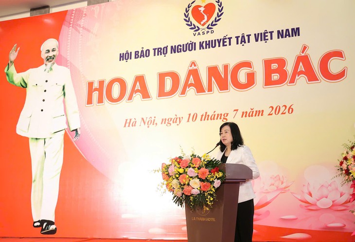 Bộ trưởng Bộ Y tế Đào Hồng Lan: Mỗi trẻ em có hoàn cảnh đặc biệt đều cần một vòng tay yêu thương- Ảnh 1.