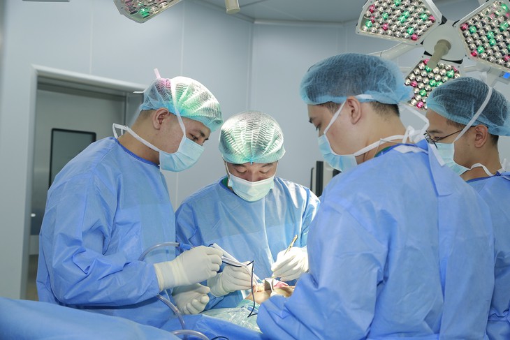 Sau 14 năm đau đớn vì di chứng tai nạn, người đàn ông đã tìm lại bước đi- Ảnh 1.