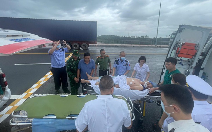 Liên tiếp mở "luồng xanh" đưa bệnh nhân qua biên giới cấp cứu- Ảnh 3.