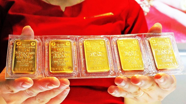 Chốt giá vàng hôm nay ngày 11/7 nằm yên nghe ngóng - Ảnh 1.