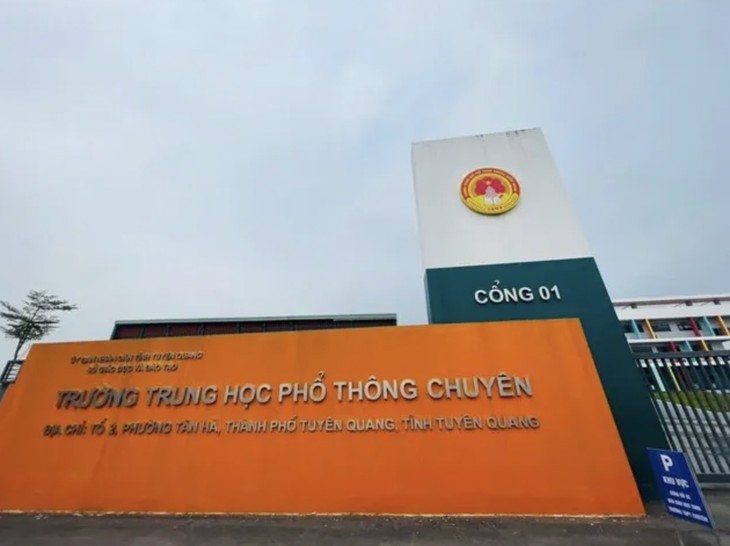 Vụ loạt điểm 10 môn Toán ở Tuyên Quang: Thí sinh biết mình được 'nhắc bài' có thể bị xử lý thế nào?- Ảnh 1.