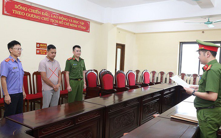Bắt quả tang 2 người đang mua bán dâm, khởi tố 2 kẻ môi giới qua mạng - Ảnh 2.