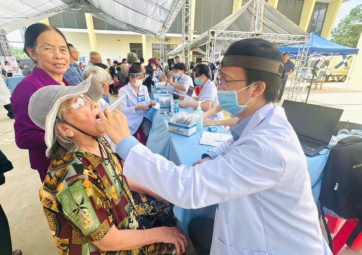 Hội Thầy thuốc trẻ Việt Nam mở rộng khám sức khỏe toàn dân, ứng dụng công nghệ số - Ảnh 1.