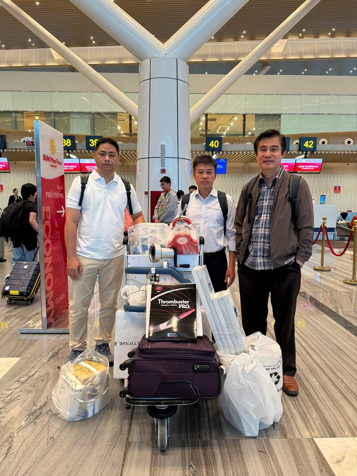 Bệnh viện Chợ Rẫy đưa ECMO ra Phú Quốc cấp cứu nạn nhân vụ lật ca nô- Ảnh 2.