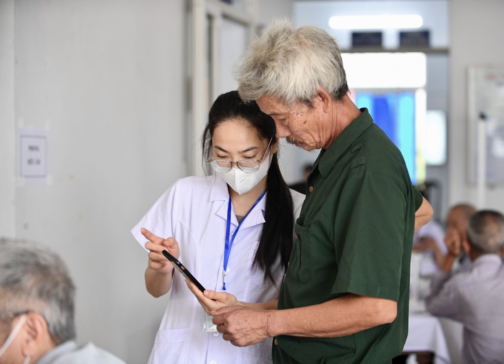 Từ hải đảo đến vùng núi Quảng Trị cùng tổ chức khám sức khỏe định kỳ, khám sàng lọc cho người dân- Ảnh 4.