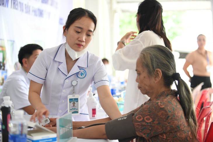 Từ hải đảo đến vùng núi Quảng Trị cùng tổ chức khám sức khỏe định kỳ, khám sàng lọc cho người dân- Ảnh 7.