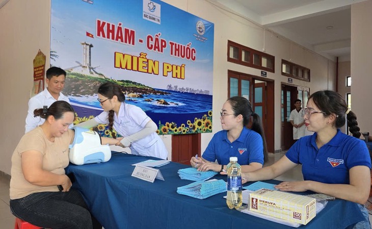 Từ hải đảo đến vùng núi Quảng Trị cùng tổ chức khám sức khỏe định kỳ, khám sàng lọc cho người dân- Ảnh 12.