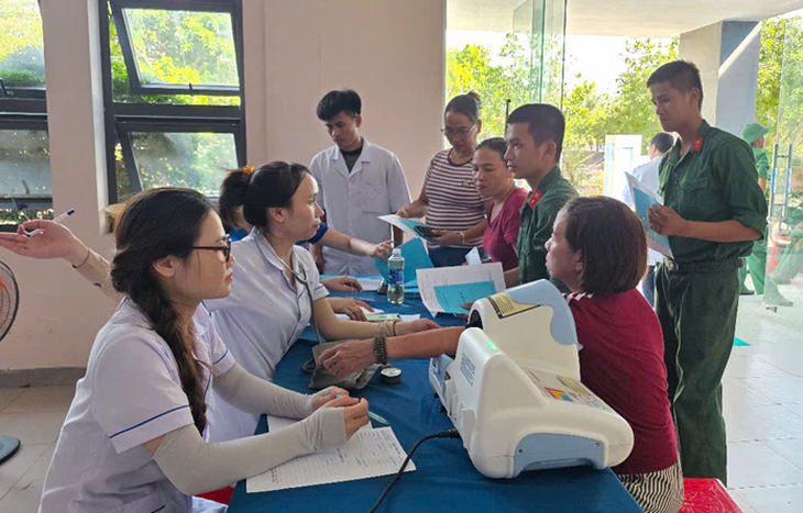 Từ hải đảo đến vùng núi Quảng Trị cùng tổ chức khám sức khỏe định kỳ, khám sàng lọc cho người dân- Ảnh 13.