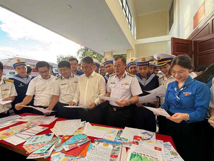 Ấn tượng chương trình ‘Chiếu trúc biên cương - Gửi yêu thương tới Hải đảo’- Ảnh 1.