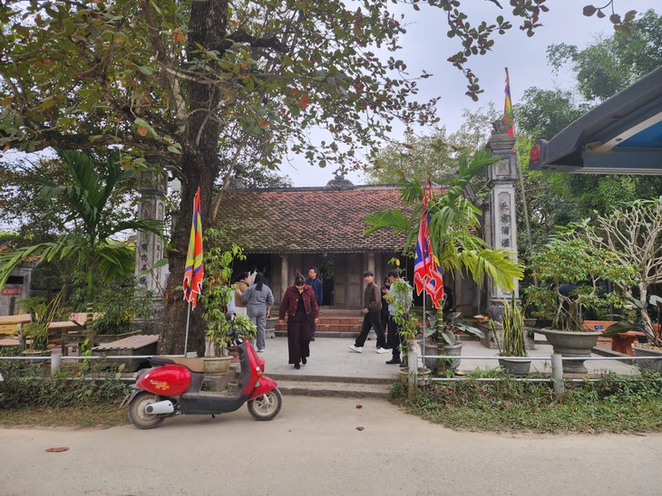 Về Thành Nhà Hồ ngắm sen nở, đi xe điện khám phá làng cổ trăm năm- Ảnh 6.