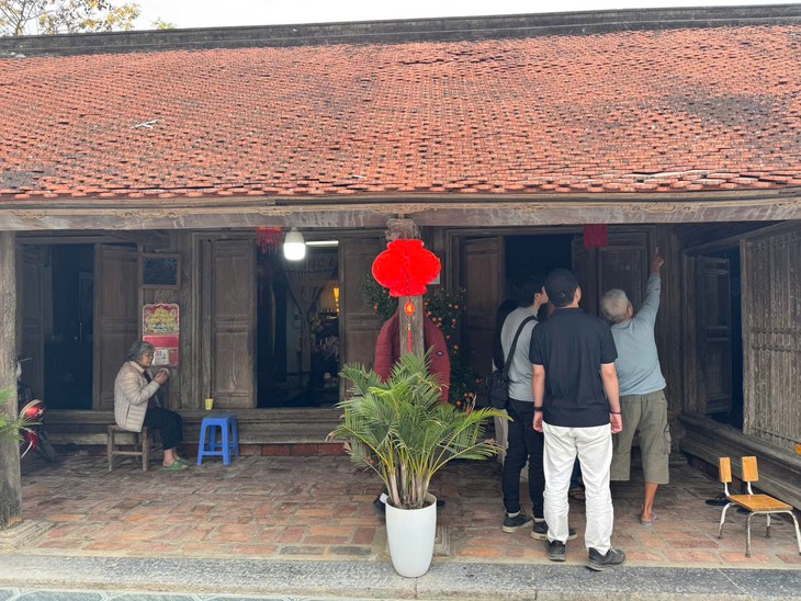 Về Thành Nhà Hồ ngắm sen nở, đi xe điện khám phá làng cổ trăm năm- Ảnh 5.