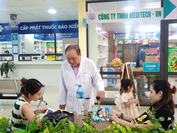 Cuộc thi 'Sự hy sinh thầm lặng' lần thứ VII: Viết tiếp những câu chuyện đẹp của người thầy thuốc - Ảnh 2.