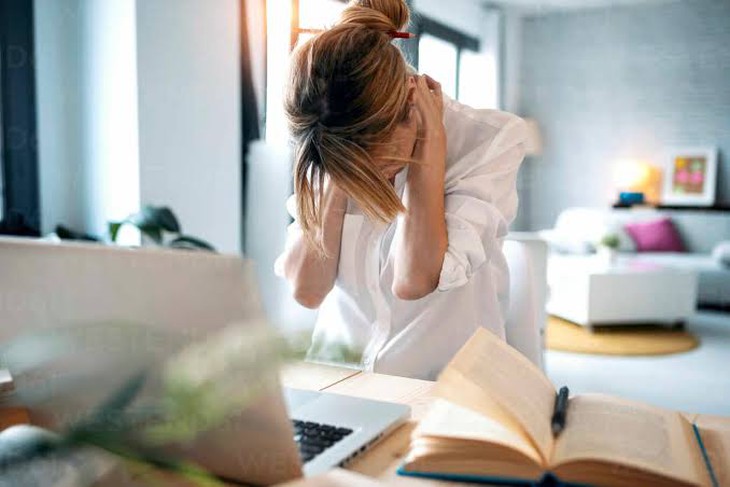 Phụ nữ tuổi 50 hay mệt mỏi nên bổ sung những dưỡng chất gì? - Ảnh 1.