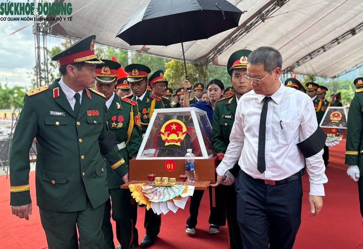 Xúc động lễ truy điệu, an táng 5 liệt sĩ trở về từ hang Đá Sập sau 57 năm - Ảnh 5.
