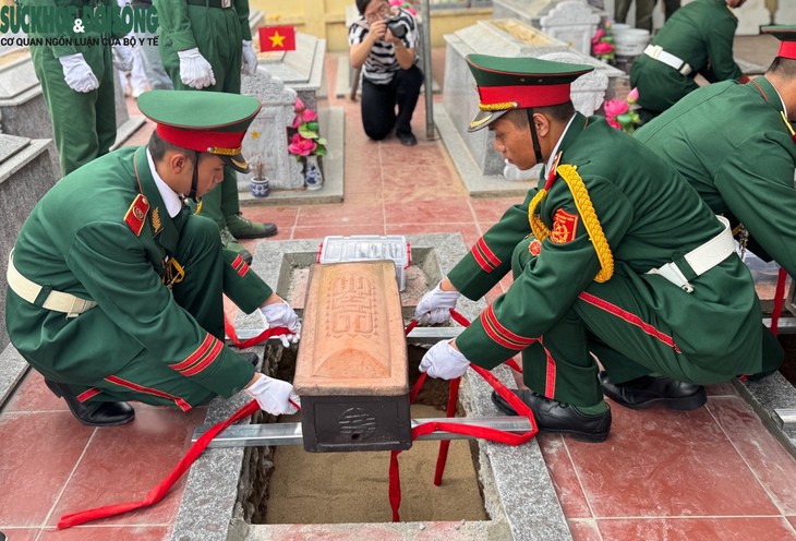 Xúc động lễ truy điệu, an táng 5 liệt sĩ trở về từ hang Đá Sập sau 57 năm - Ảnh 7.